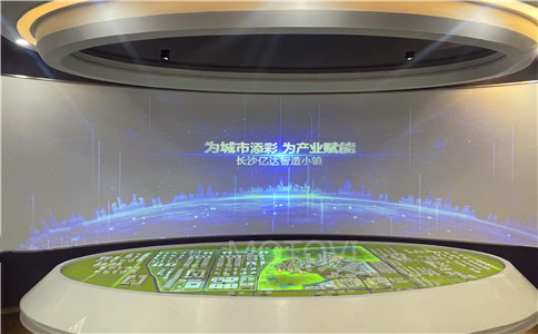 長沙億達(dá)智能小鎮(zhèn)拼接屏案例_motovi數(shù)字展廳案例