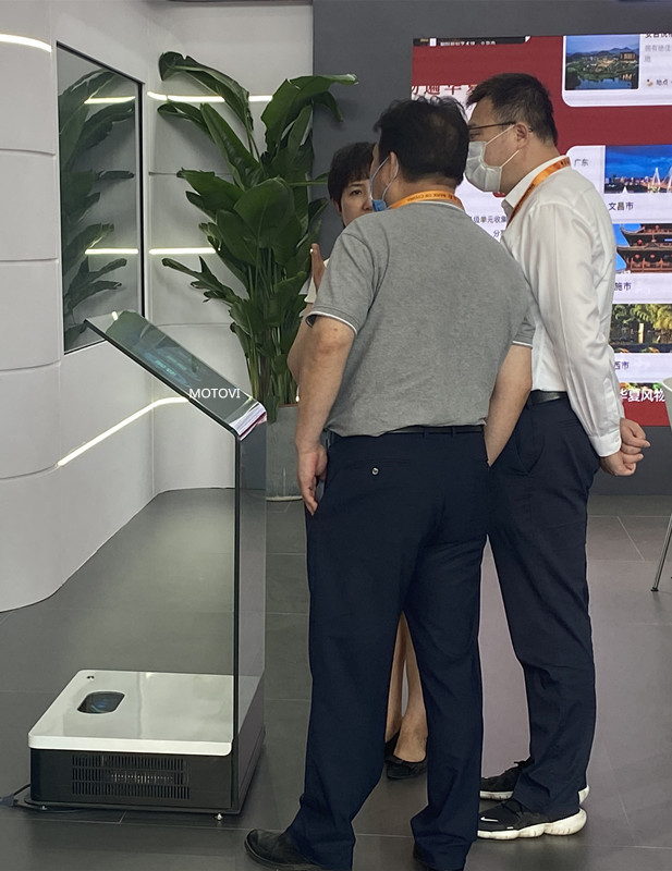 展示多媒體交互技術(shù)_空靈水晶講臺(tái)應(yīng)用于展會(huì)